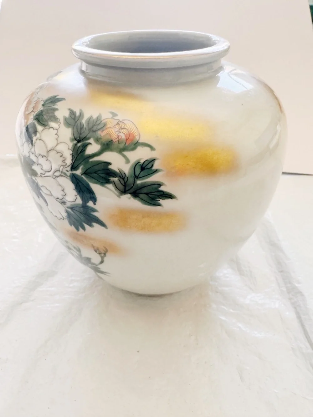 Vintage Kutani Japanese Urn Vase Hand Painted Peacock Peony Gold Cloud 6